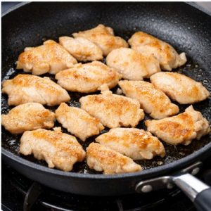 フライパンでやさしく焼く鶏むね肉ソテー